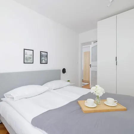 Apartment Classic Grazynskiego Near Spodek By Renters *